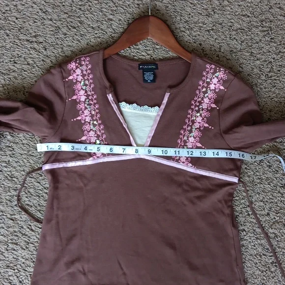 NWT  FANG Brown Top with Pink Floral Accents - Picture 4 of 8